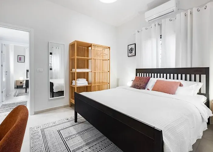 Sweet And Rural Home In Ra\'Anana